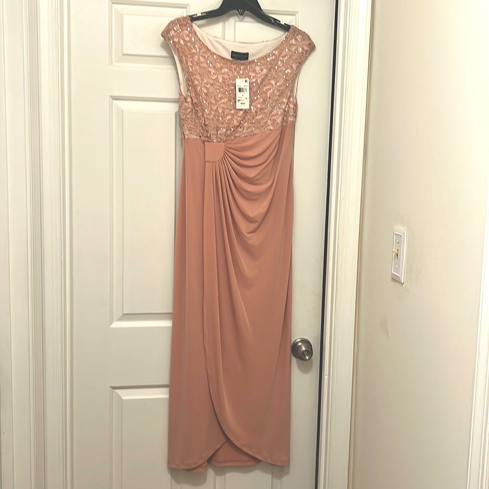 Brand New Size 8P gown
